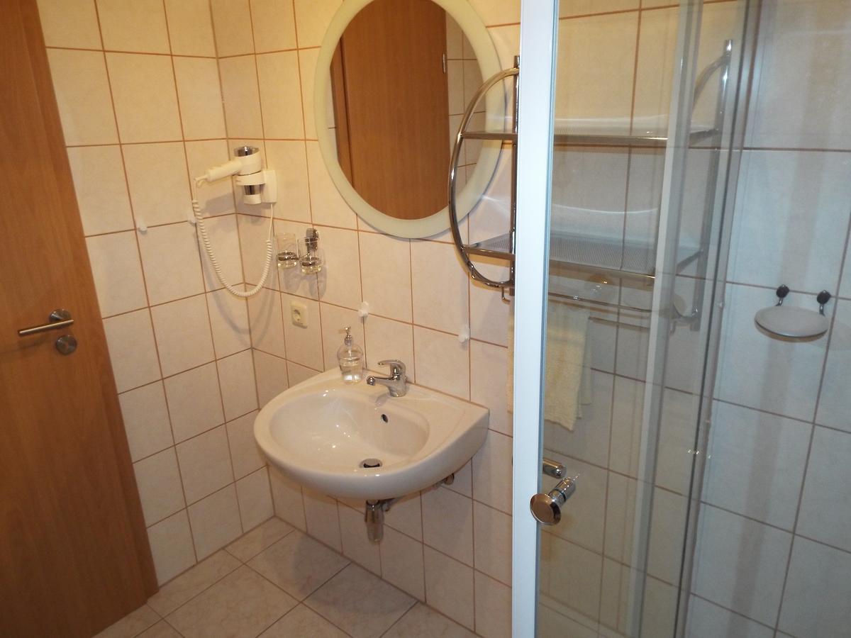 Hotel Garni Zum Reinhardswald Gewissenruh Номер фото